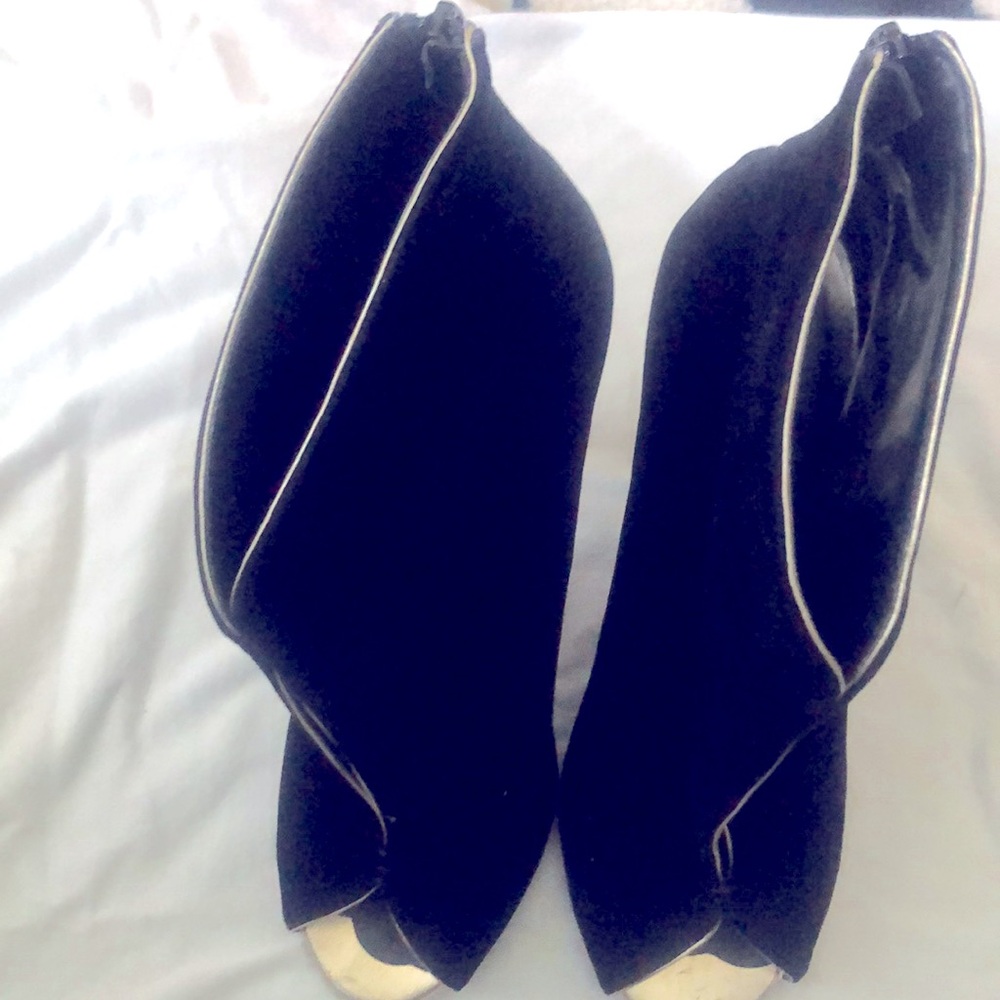 Velvet Peep toe  4in booties